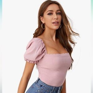 Square neck, fitted blouse.